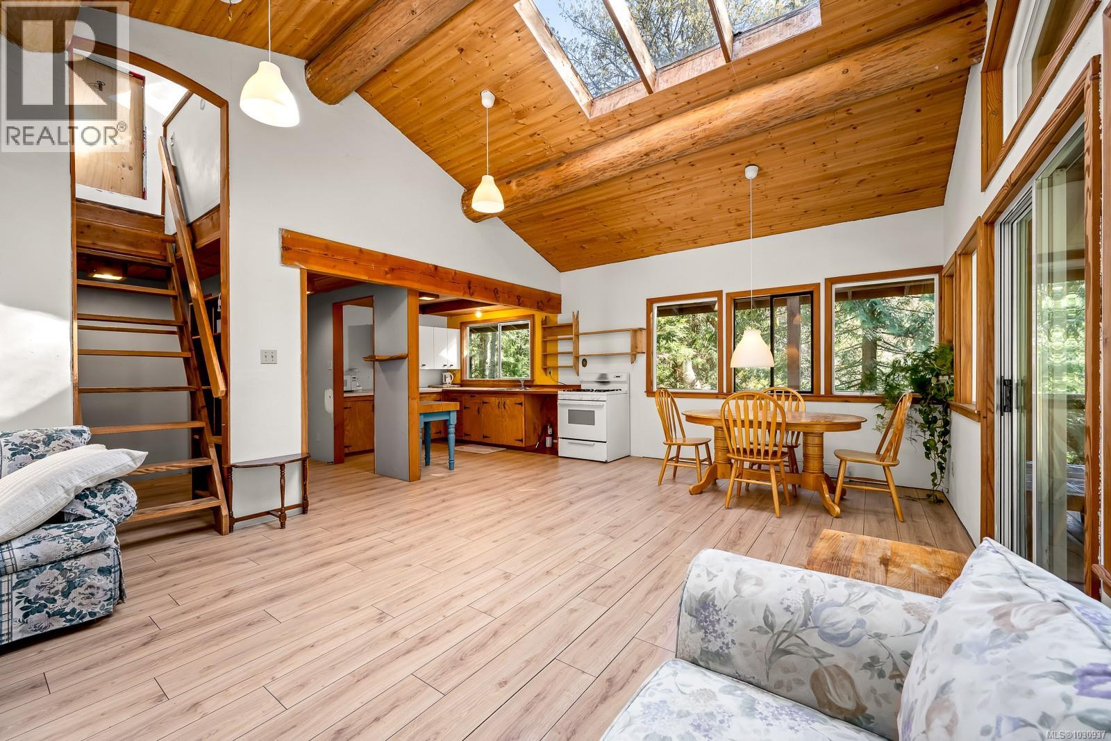 421 Whaletown Rd, Cortes Island, British Columbia  V0P 1Z0 - Photo 14 - 1030937