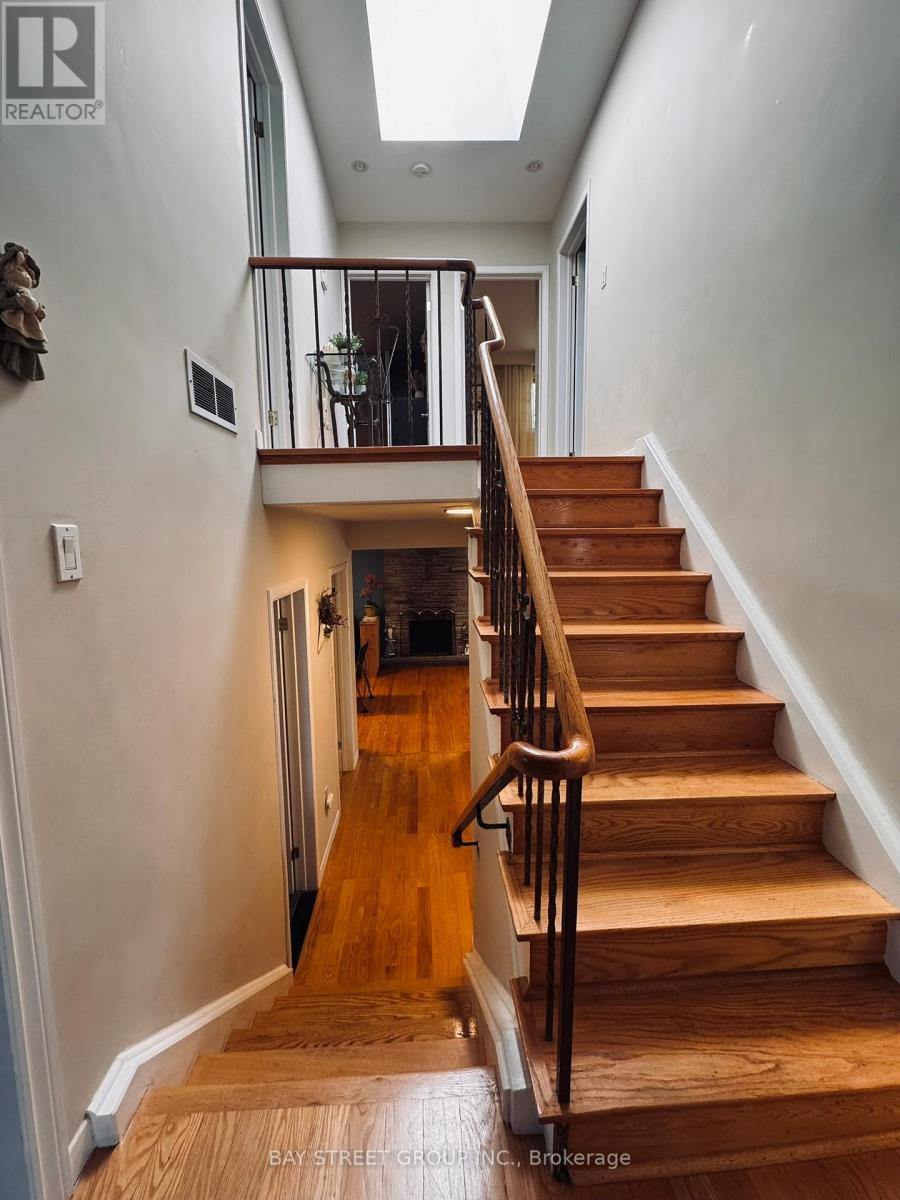 43 Appian Drive, Toronto, Ontario  M2J 2P8 - Photo 7 - C12980710