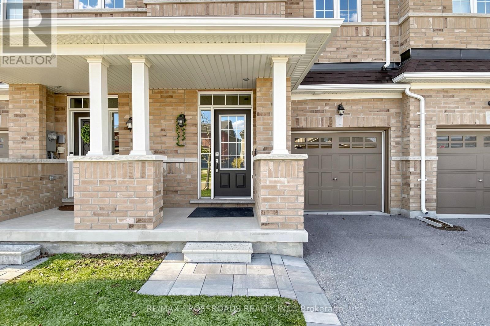 6 Angela Street, Bradford West Gwillimbury, Ontario  L3Z 0A2 - Photo 3 - N12980690