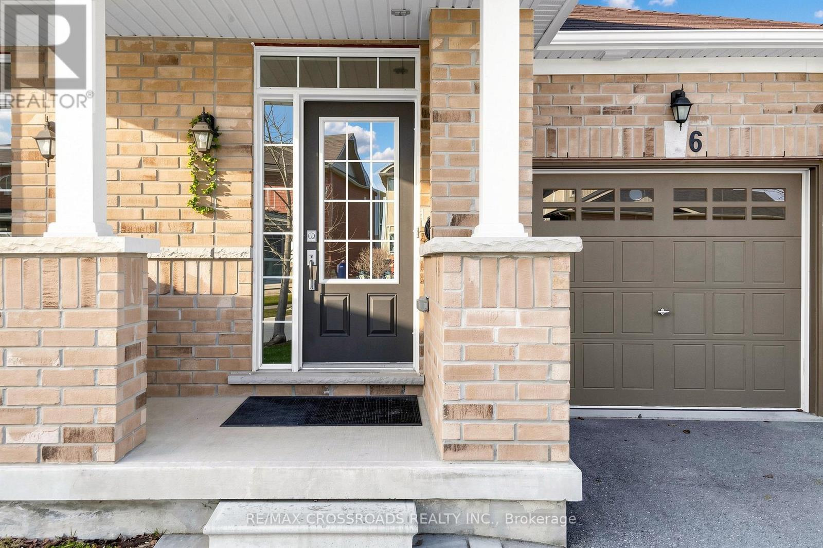 6 Angela Street, Bradford West Gwillimbury, Ontario  L3Z 0A2 - Photo 4 - N12980690