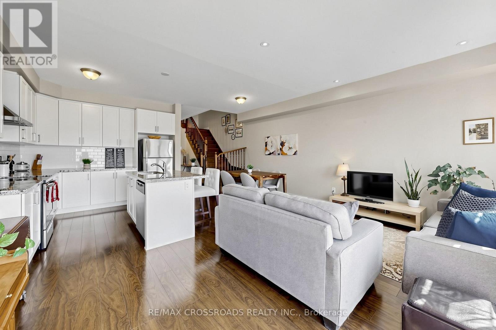 6 Angela Street, Bradford West Gwillimbury, Ontario  L3Z 0A2 - Photo 7 - N12980690