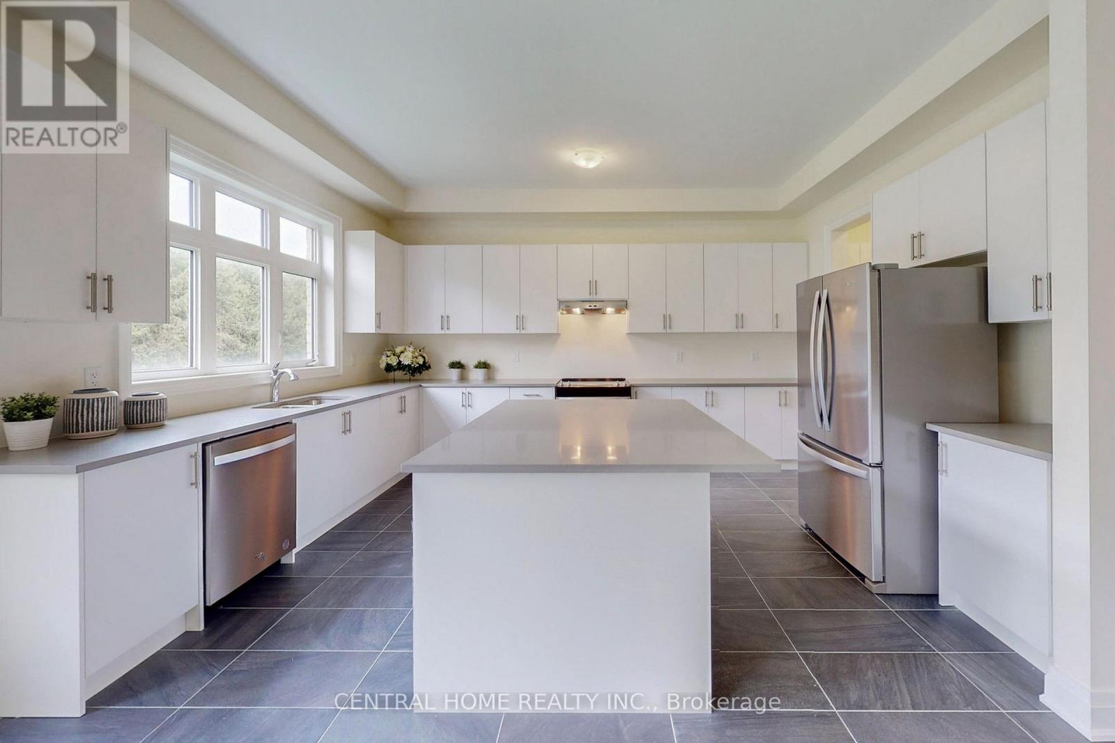 27 Upbound Court, East Gwillimbury, Ontario  L9N 0E5 - Photo 10 - N12980706