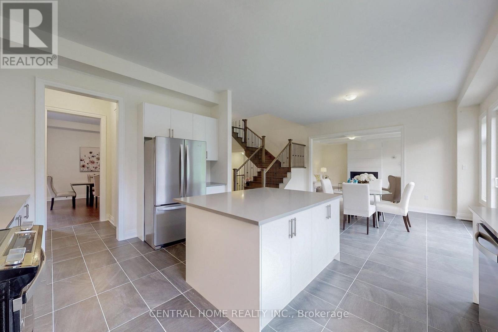 27 Upbound Court, East Gwillimbury, Ontario  L9N 0E5 - Photo 13 - N12980706