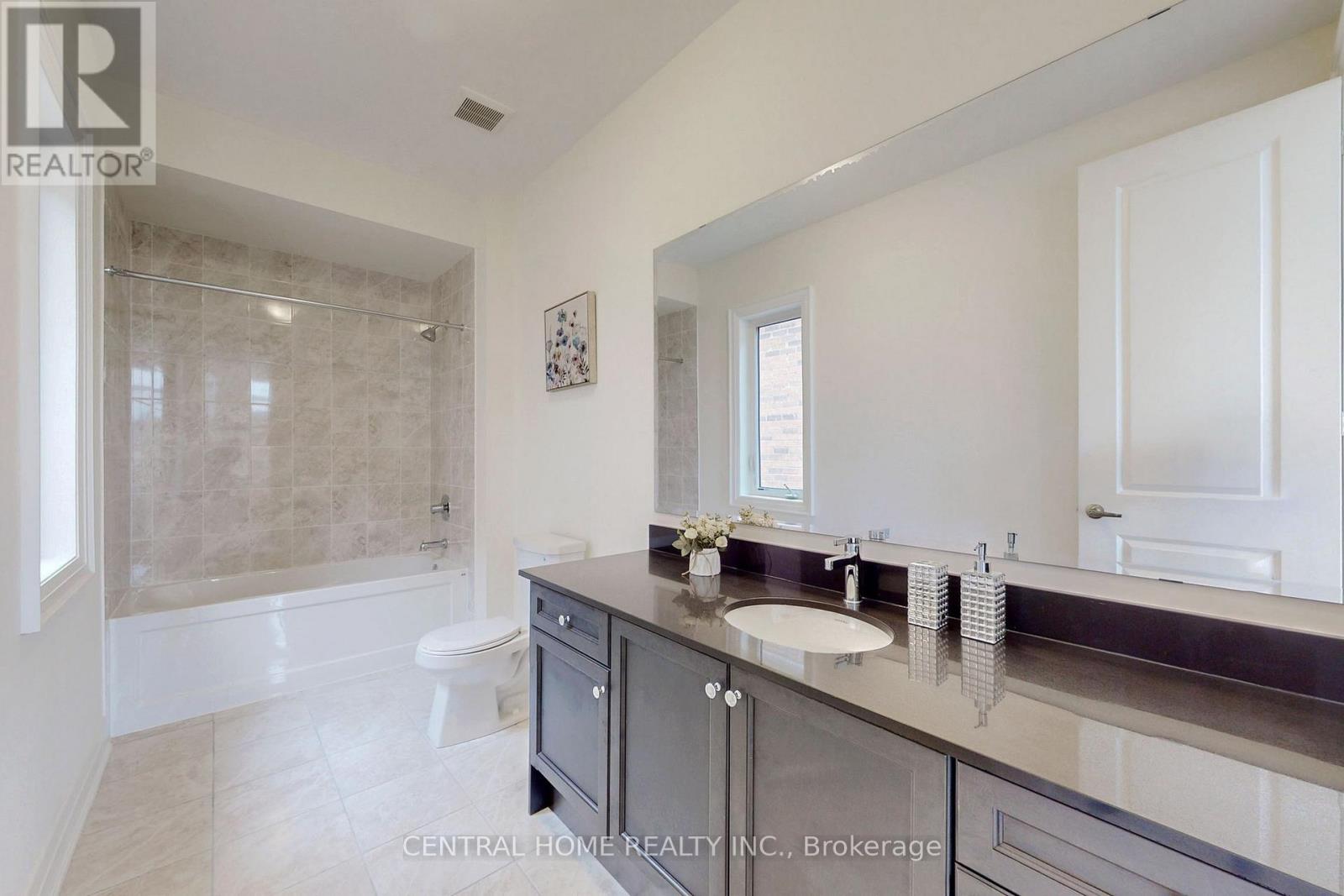 27 Upbound Court, East Gwillimbury, Ontario  L9N 0E5 - Photo 26 - N12980706