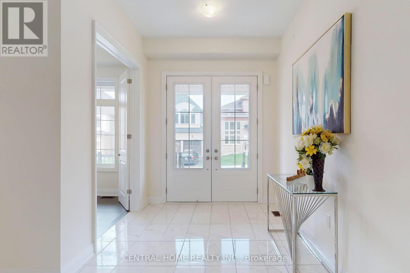 27 Upbound Court, East Gwillimbury, Ontario  L9N 0E5 - Photo 3 - N12980706