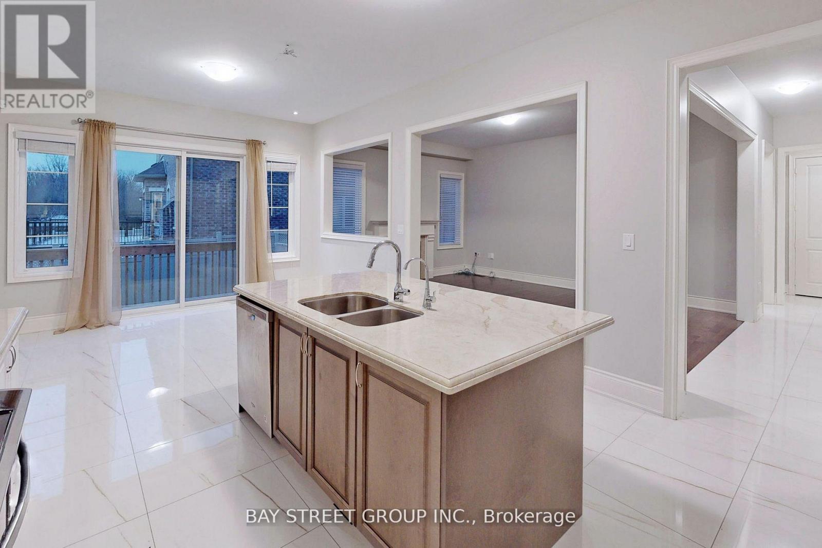 423 Threshing Mill Boulevard, Oakville, Ontario  L6T 0T4 - Photo 10 - W12980702