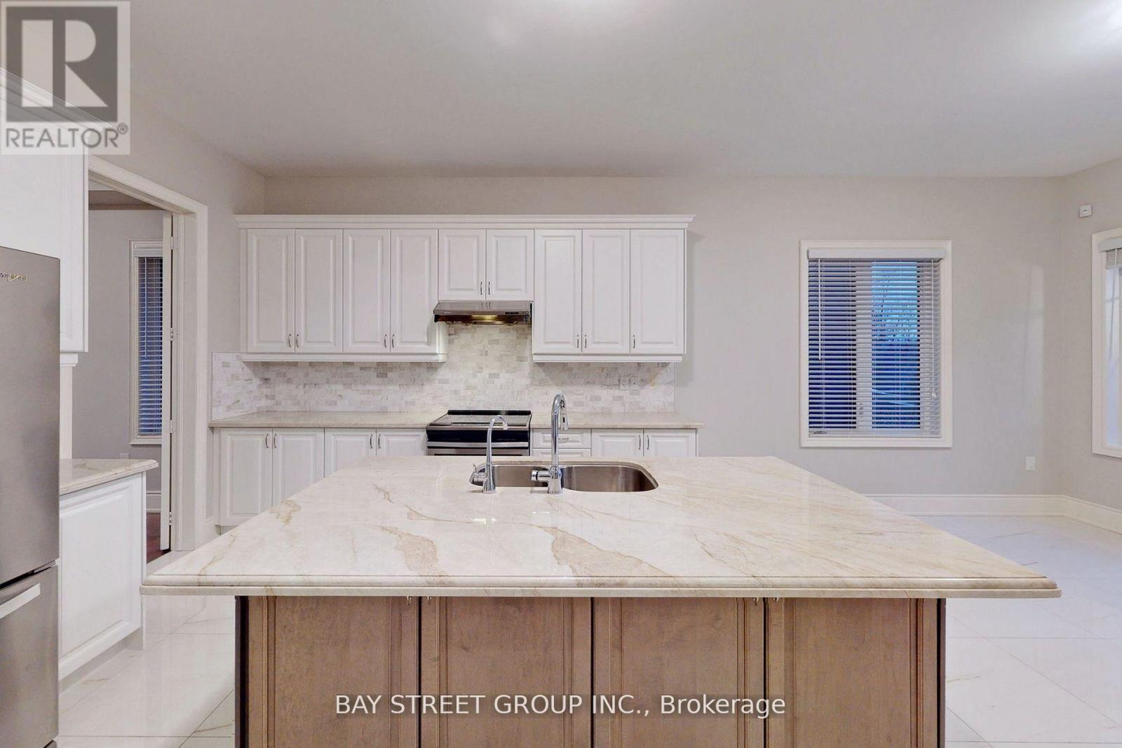 423 Threshing Mill Boulevard, Oakville, Ontario  L6T 0T4 - Photo 12 - W12980702