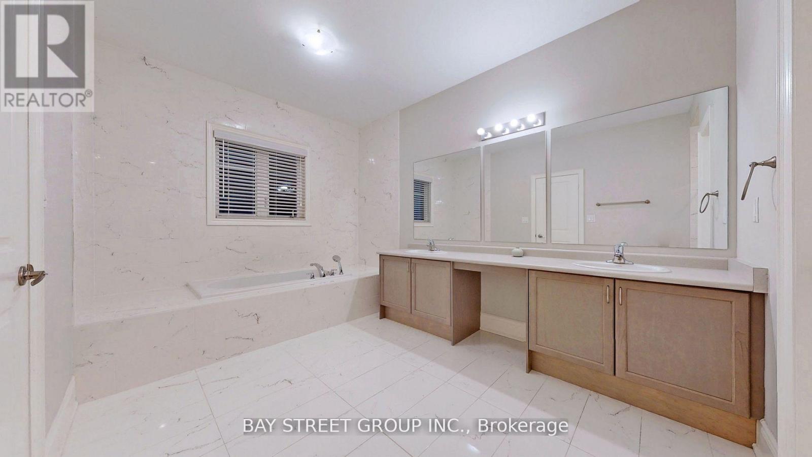 423 Threshing Mill Boulevard, Oakville, Ontario  L6T 0T4 - Photo 23 - W12980702