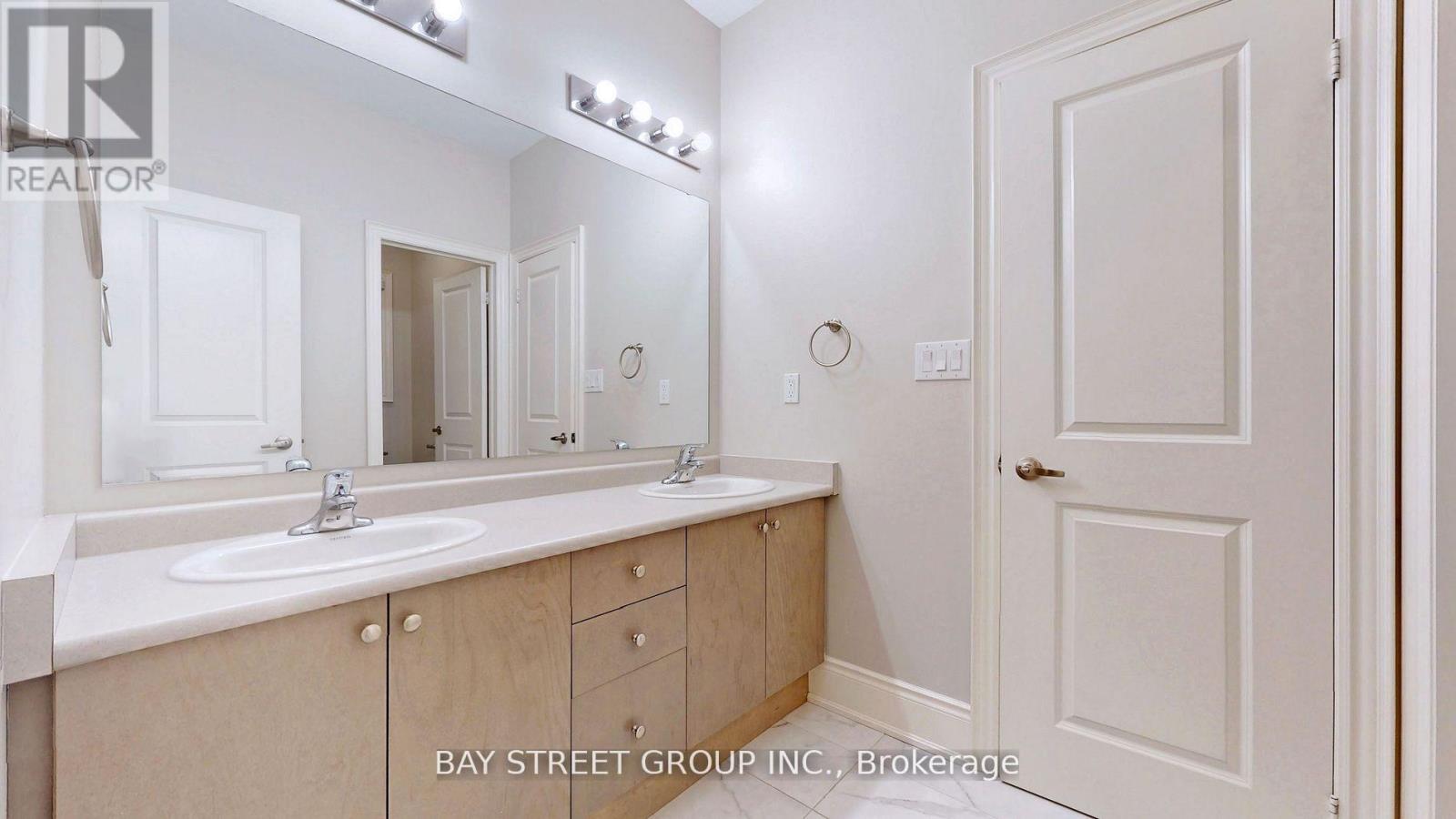 423 Threshing Mill Boulevard, Oakville, Ontario  L6T 0T4 - Photo 24 - W12980702