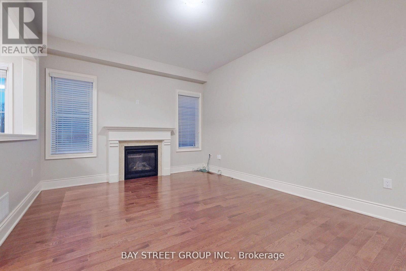 423 Threshing Mill Boulevard, Oakville, Ontario  L6T 0T4 - Photo 6 - W12980702