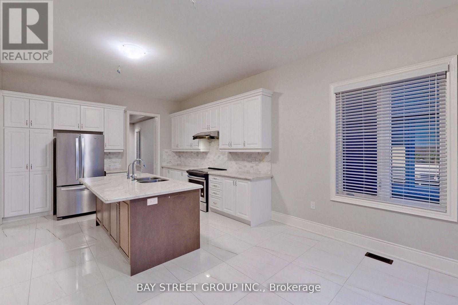 423 Threshing Mill Boulevard, Oakville, Ontario  L6T 0T4 - Photo 8 - W12980702