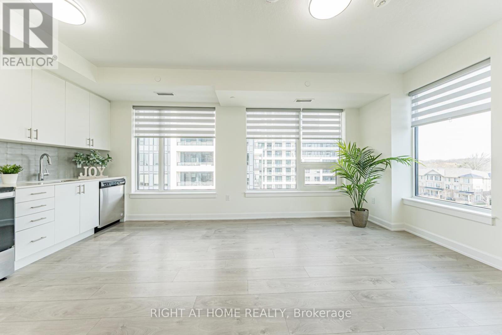 524 - 3200 William Coltson Avenue, Oakville, Ontario  L6H 7W6 - Photo 4 - W12980722