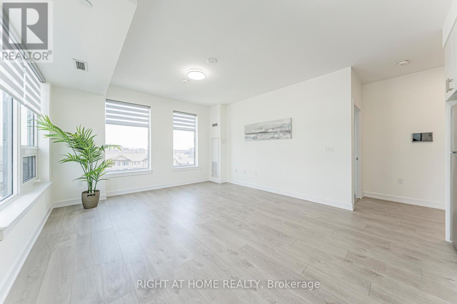 524 - 3200 William Coltson Avenue, Oakville, Ontario  L6H 7W6 - Photo 5 - W12980722