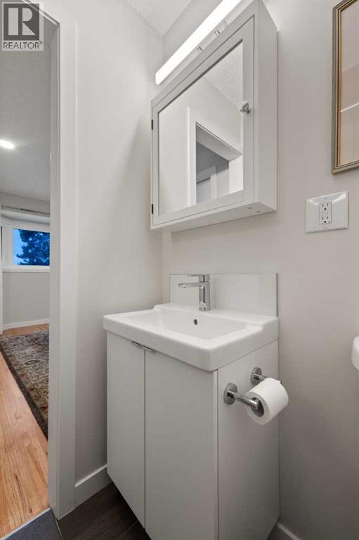 16 Lake Twintree Place Se, Calgary, Alberta  T2J 2X5 - Photo 22 - A2299355