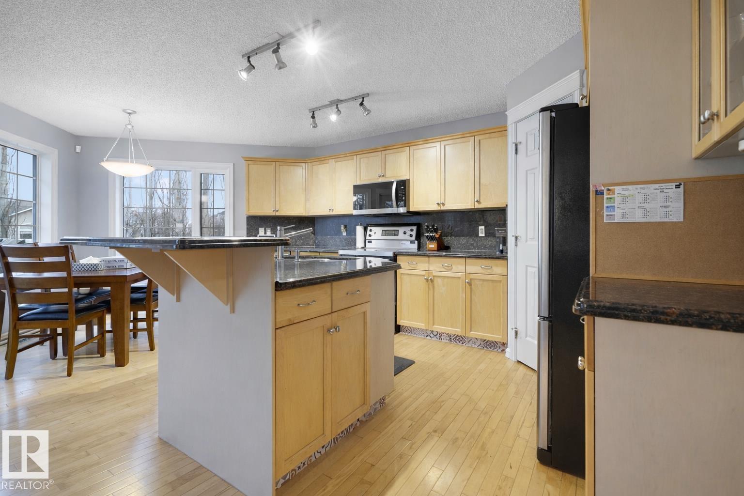 580 Glenwright Cr Nw, Edmonton, Alberta  T5T 6K8 - Photo 4 - E4479099