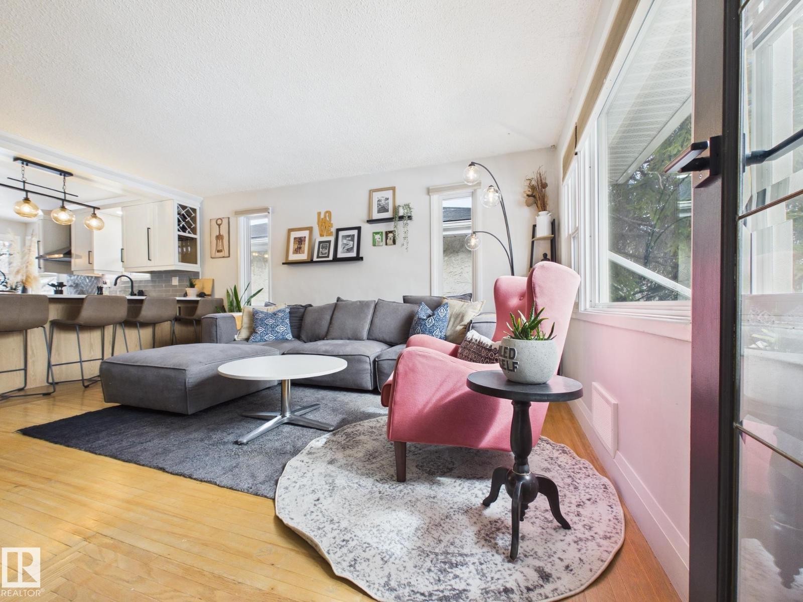 8746 84 Av Nw, Edmonton, Alberta  T6C 1E2 - Photo 2 - E4481549