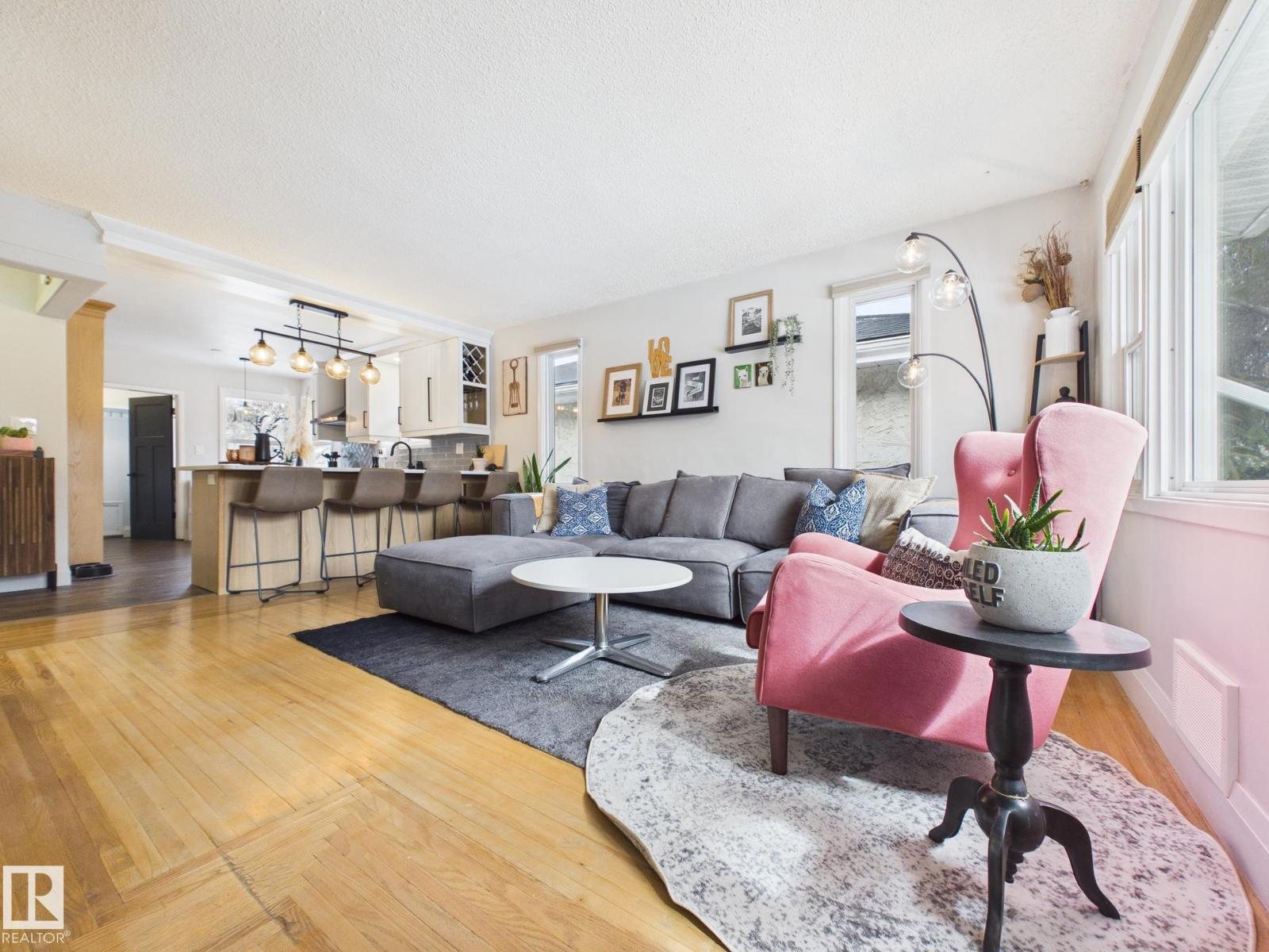 8746 84 Av Nw, Edmonton, Alberta  T6C 1E2 - Photo 3 - E4481549