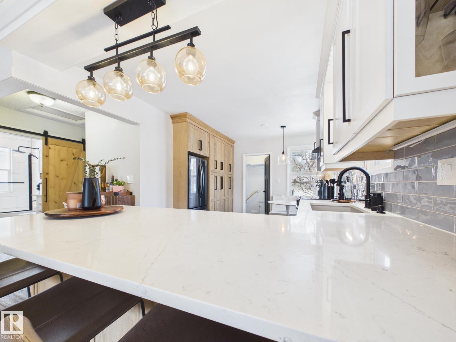 8746 84 Av Nw, Edmonton, Alberta  T6C 1E2 - Photo 9 - E4481549