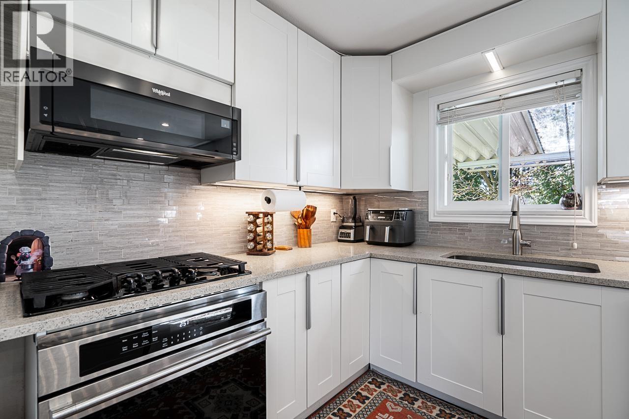 2333 Kirkstone Road, North Vancouver, British Columbia  V7J 3M1 - Photo 9 - R3109628