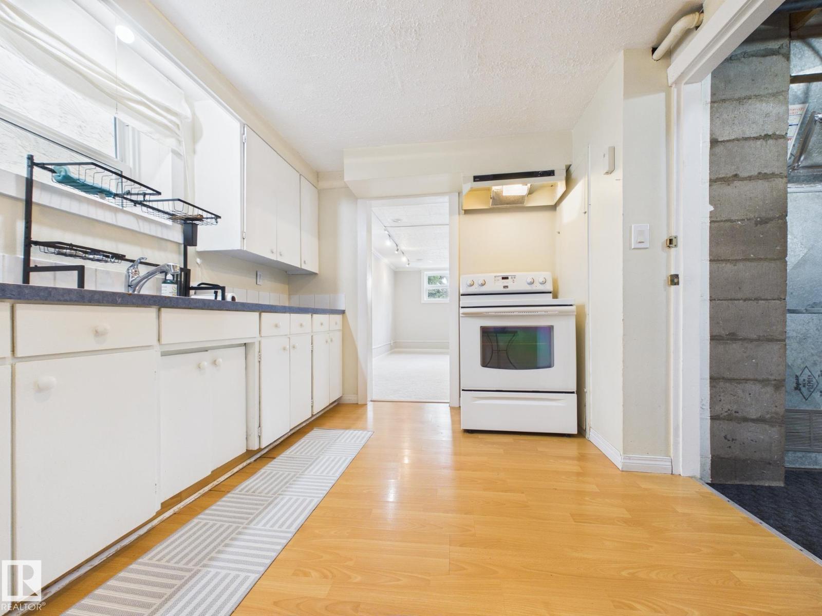 8746 84 Av Nw, Edmonton, Alberta  T6C 1E2 - Photo 31 - E4481549