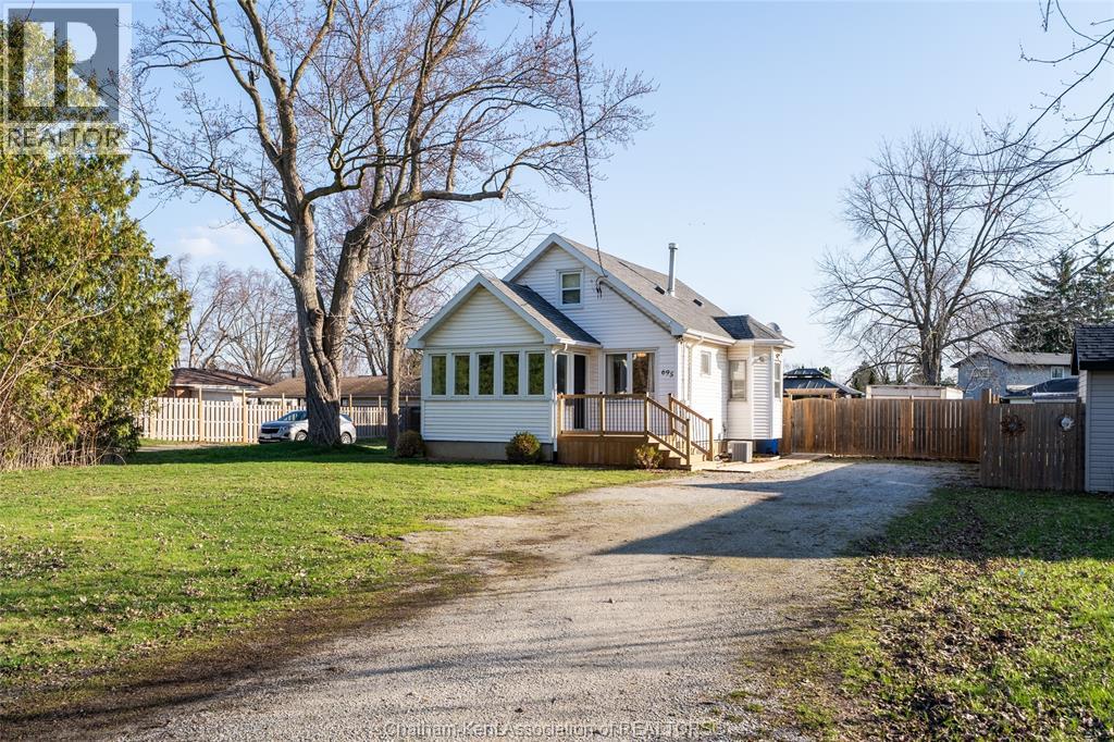 MLS# 26007641: 695 BLOOMFIELD ROAD, Chatham, Canada