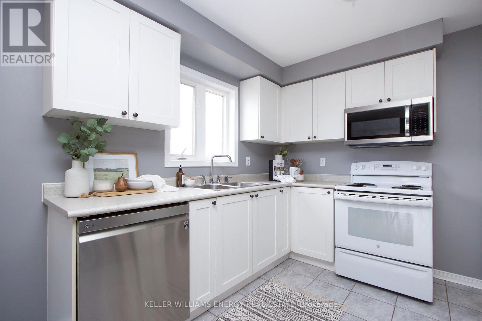 38 Hutton Place, Clarington, Ontario  L1C 5K1 - Photo 13 - E12980740