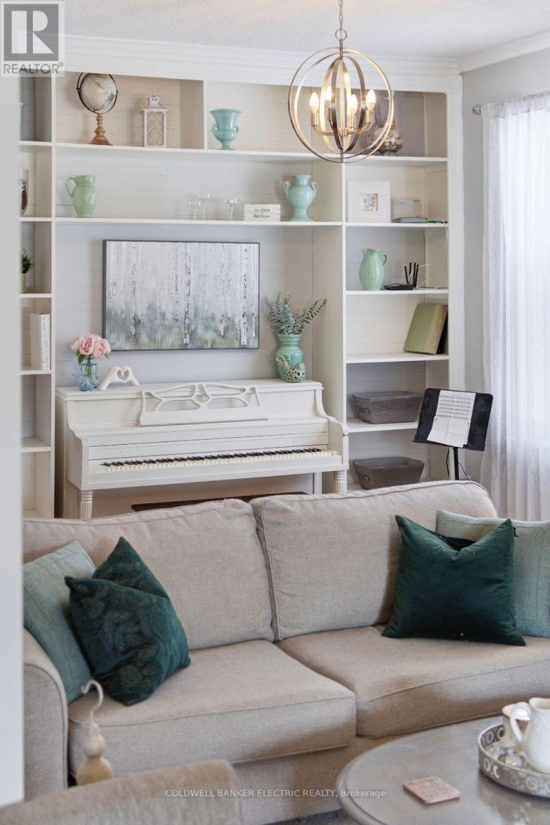 36 Ermatinger Street, Selwyn, Ontario K0L 2H0 - Photo 11 - X12980838