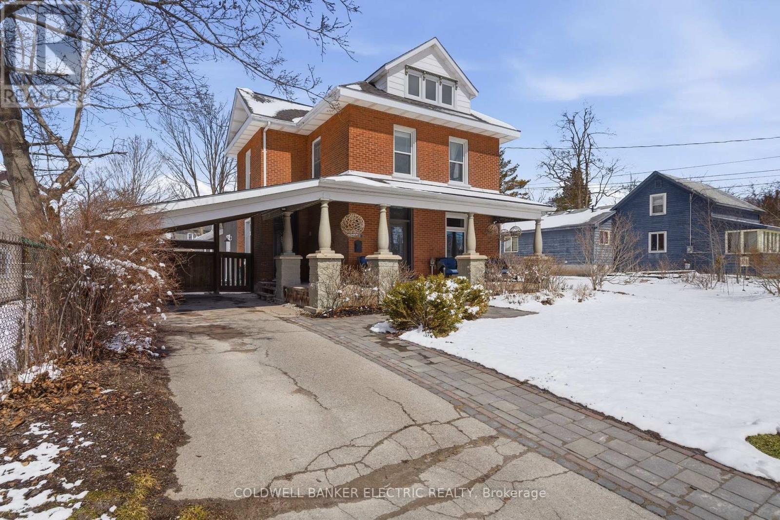 36 Ermatinger Street, Selwyn, Ontario K0L 2H0 - Photo 2 - X12980838