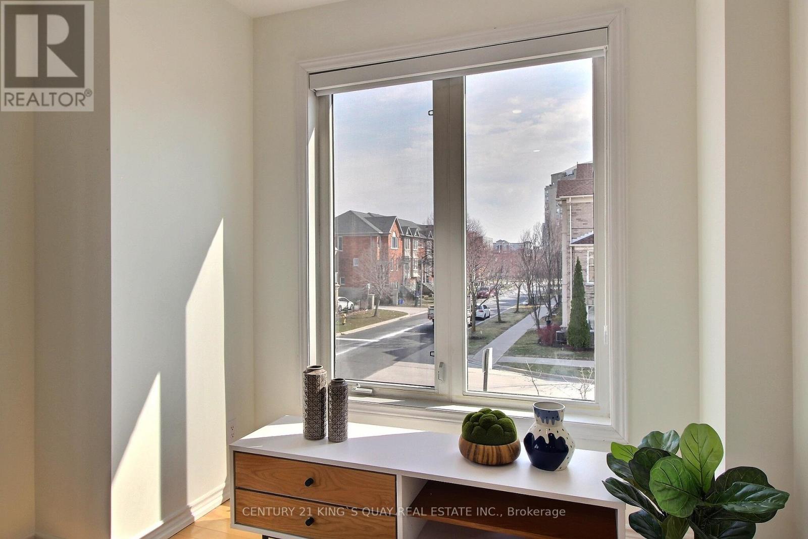 40 Leitchcroft Crescent, Markham, Ontario  L3T 7W1 - Photo 7 - N12978996