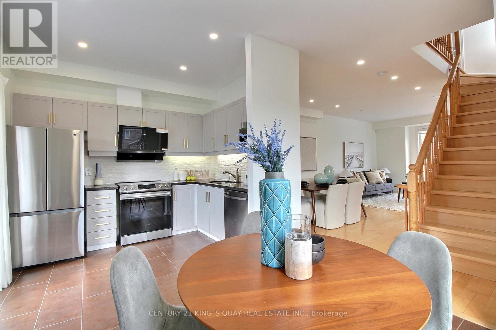 40 Leitchcroft Crescent, Markham, Ontario  L3T 7W1 - Photo 10 - N12978996