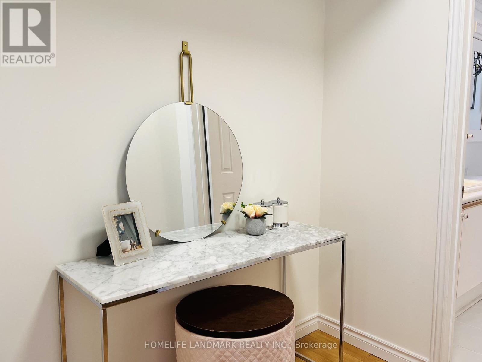 887 College Manor Drive, Newmarket, Ontario  L3Y 8G9 - Photo 6 - N12980712