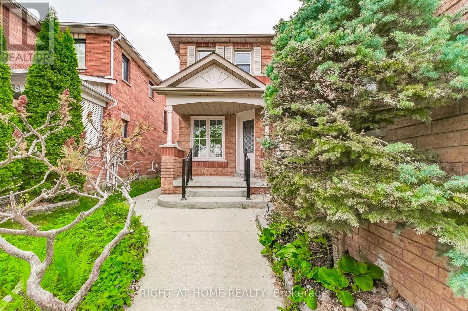 36 Mapleshade Drive W, Brampton, Ontario  L7A 1J1 - Photo 2 - W12809706