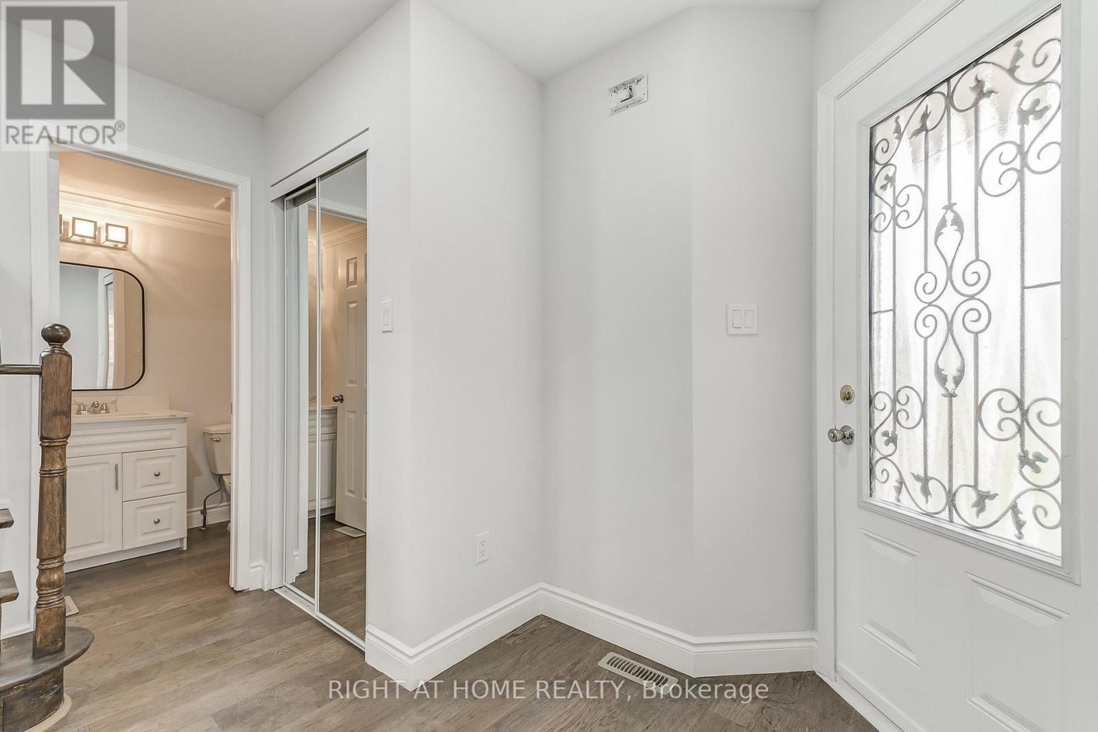 36 Mapleshade Drive, Brampton, Ontario  L7A 1J1 - Photo 5 - W12809796