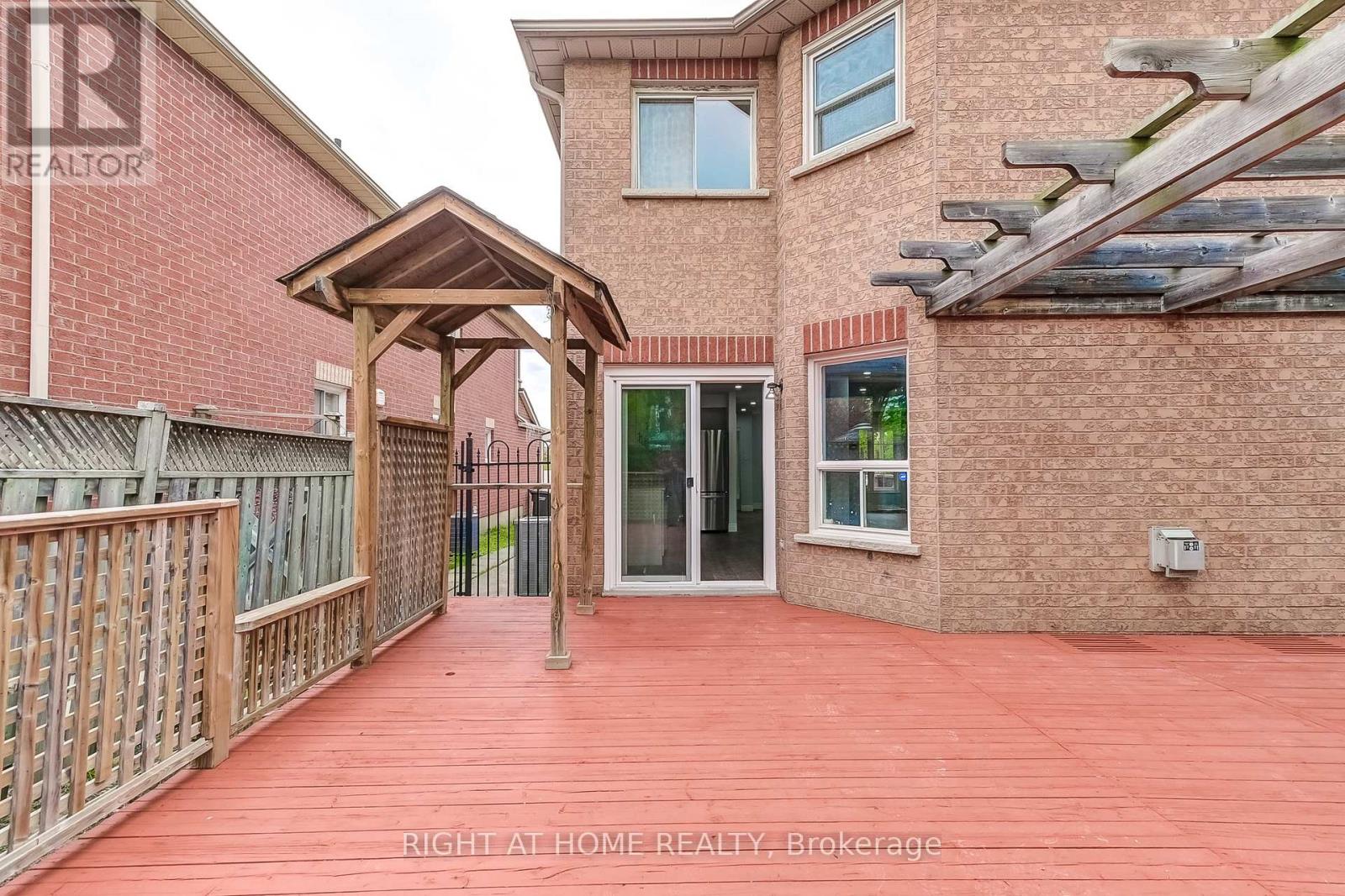 36 Mapleshade Drive, Brampton, Ontario  L7A 1J1 - Photo 48 - W12809796