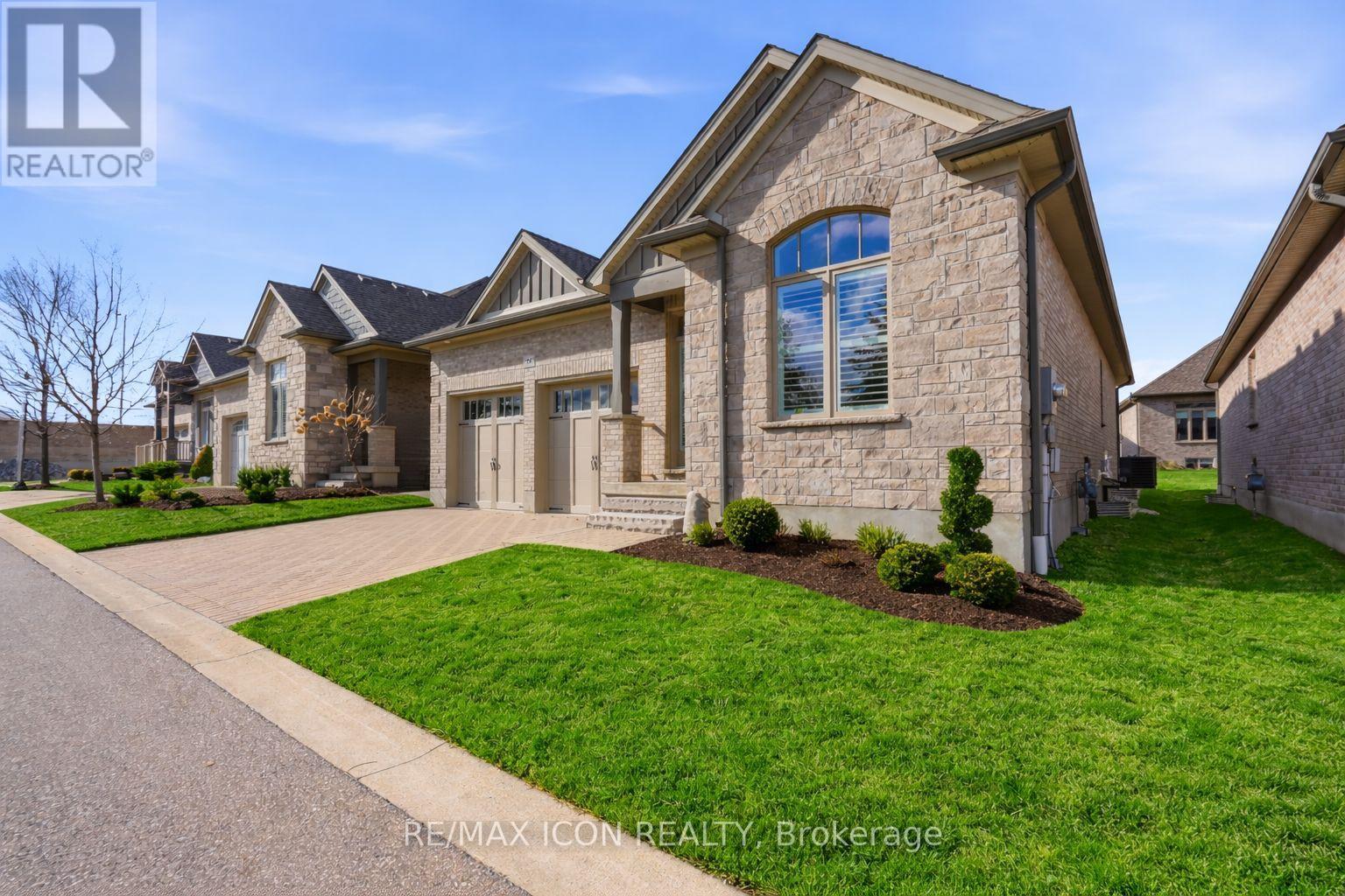 725 Eagletrace Drive, London North, Ontario  N6G 0J7 - Photo 3 - X12980848