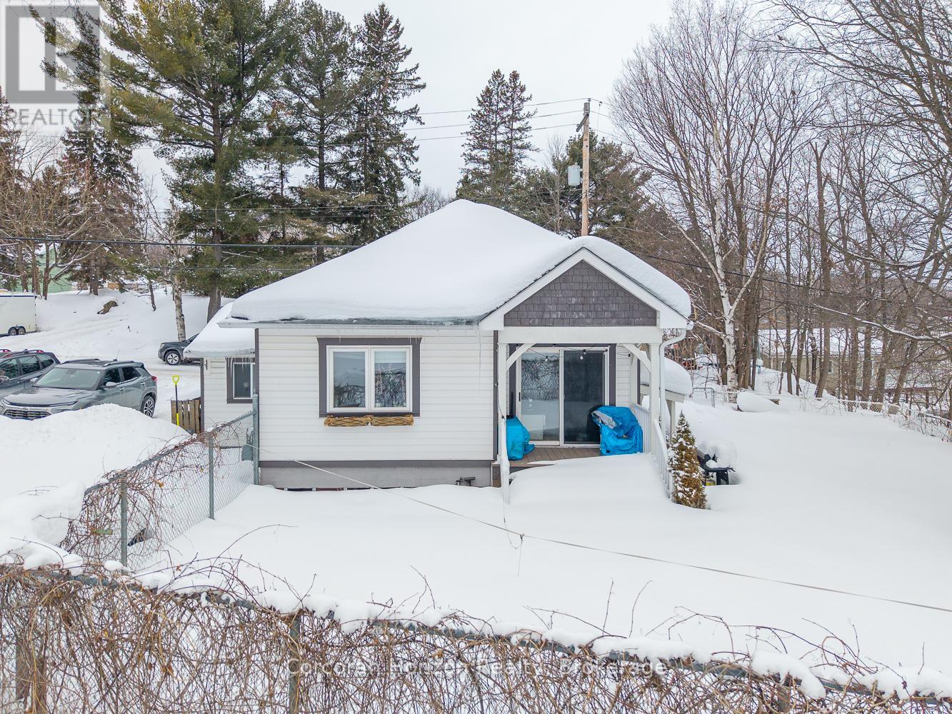 196 Main Street W, Huntsville, Ontario  P1H 1X9 - Photo 2 - X12980856