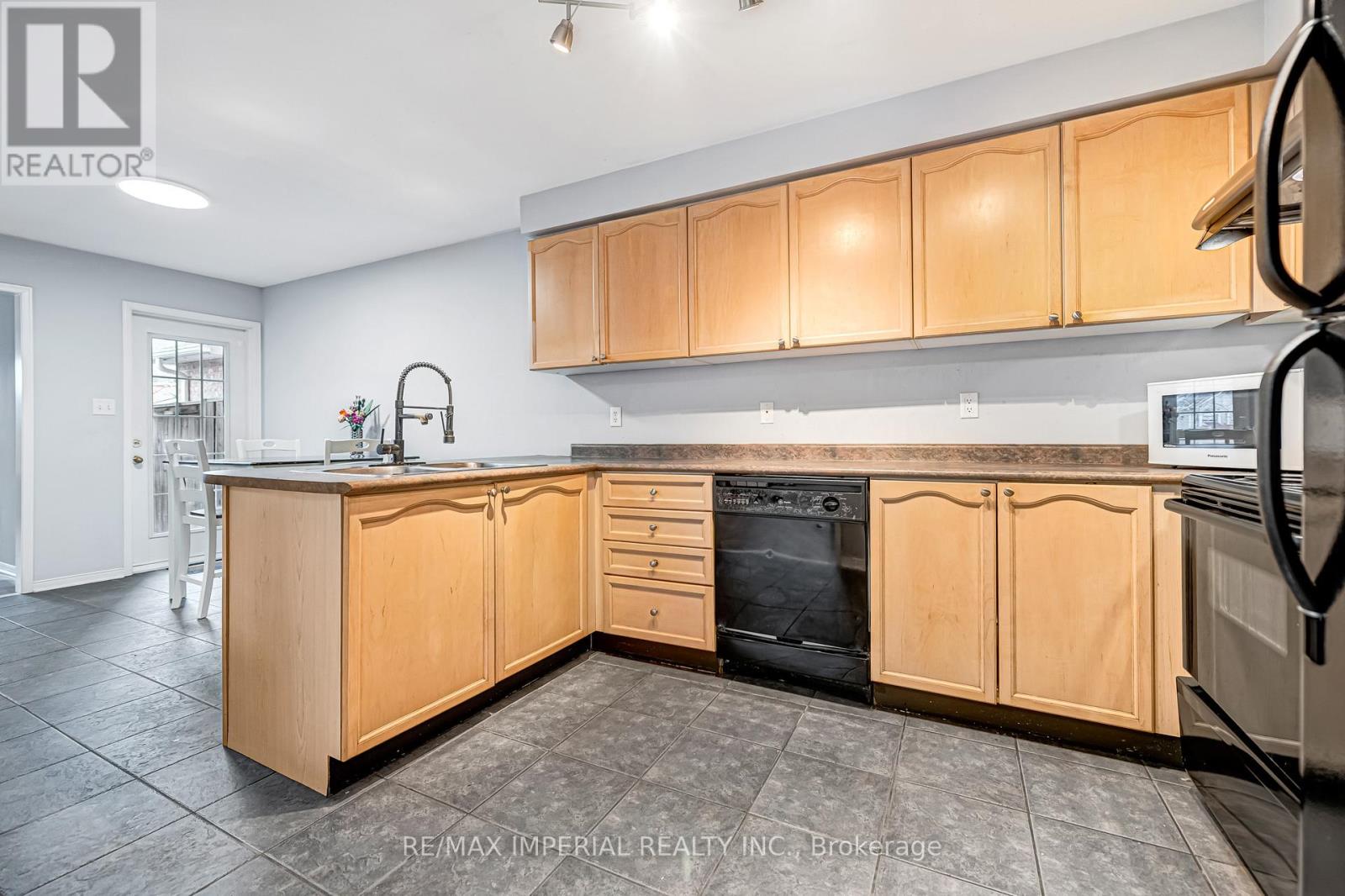 95 Long Point Drive, Richmond Hill, Ontario  L4E 3Z7 - Photo 12 - N12980746