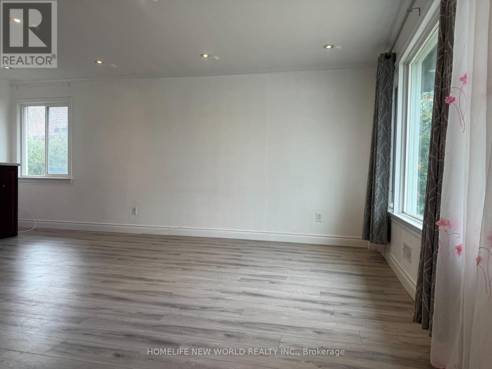 Main Fl - 428 Palmer Avenue, Richmond Hill, Ontario  L4C 1R1 - Photo 17 - N12980778