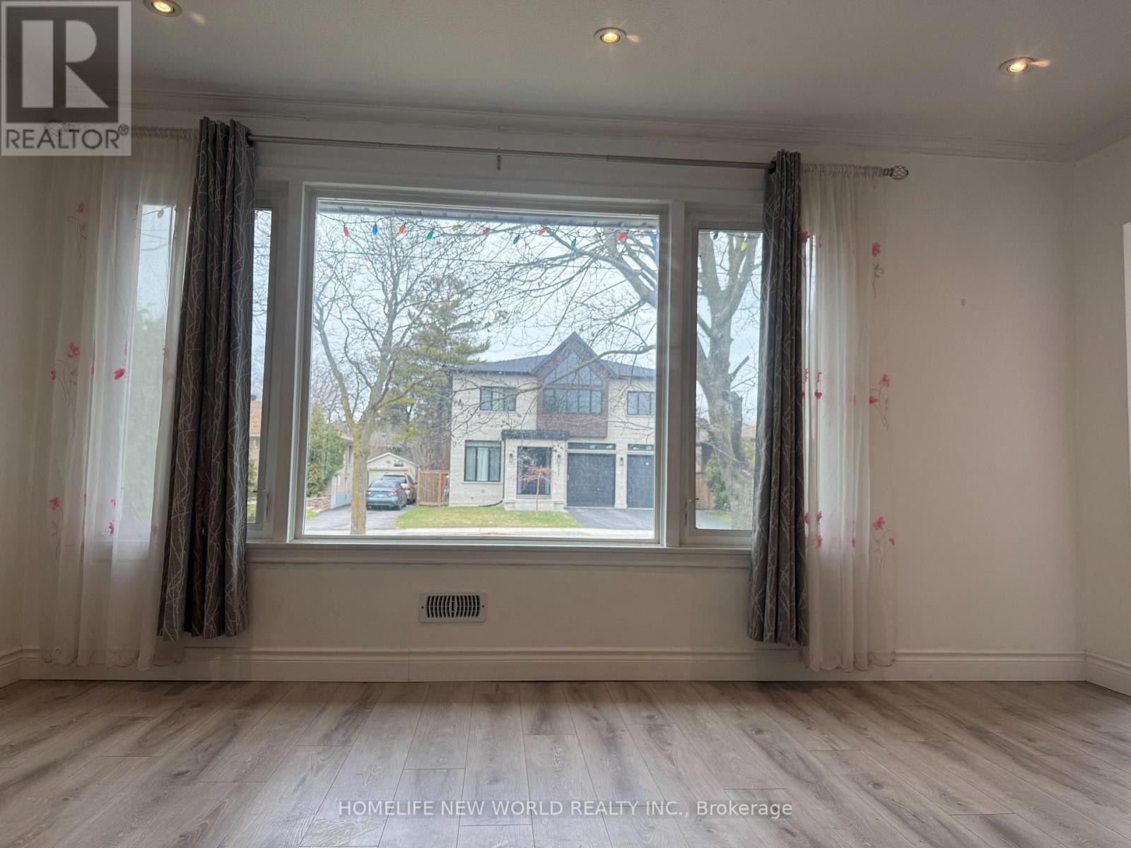 Main Fl - 428 Palmer Avenue, Richmond Hill, Ontario  L4C 1R1 - Photo 19 - N12980778