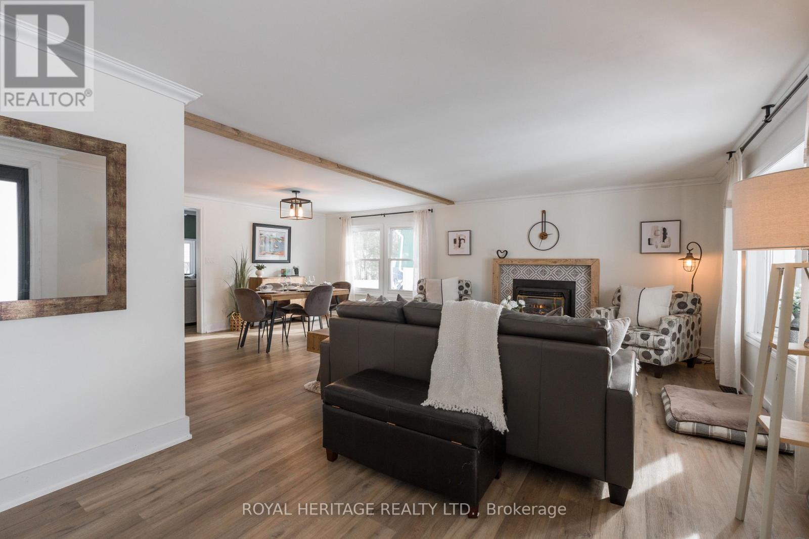 104 Linden Lane, Innisfil, Ontario  L9S 1N4 - Photo 4 - N12980788