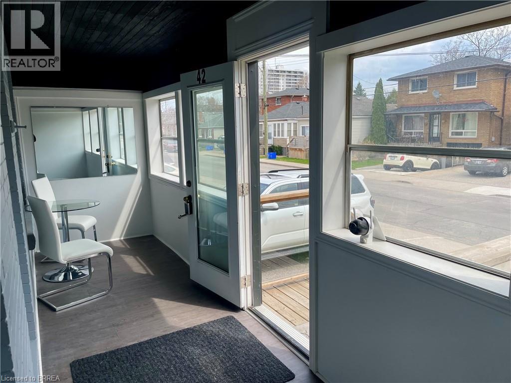 42 East 31st Street, Hamilton, Ontario  L8V 3N7 - Photo 3 - 40817665