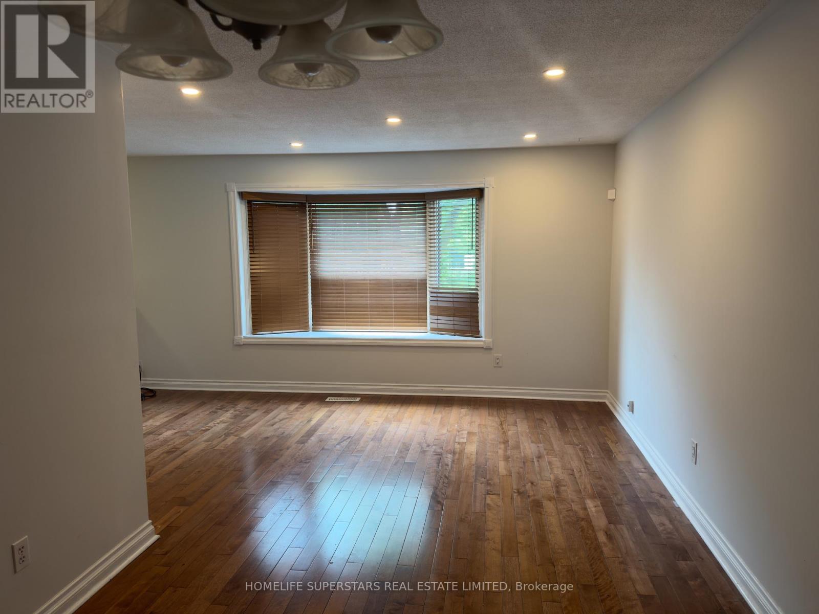 Main - 215 Archdekin Drive, Brampton, Ontario  L6V 1Y8 - Photo 10 - W12980734