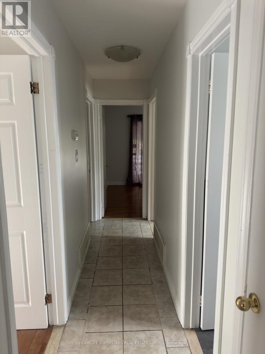 Main - 215 Archdekin Drive, Brampton, Ontario  L6V 1Y8 - Photo 3 - W12980734