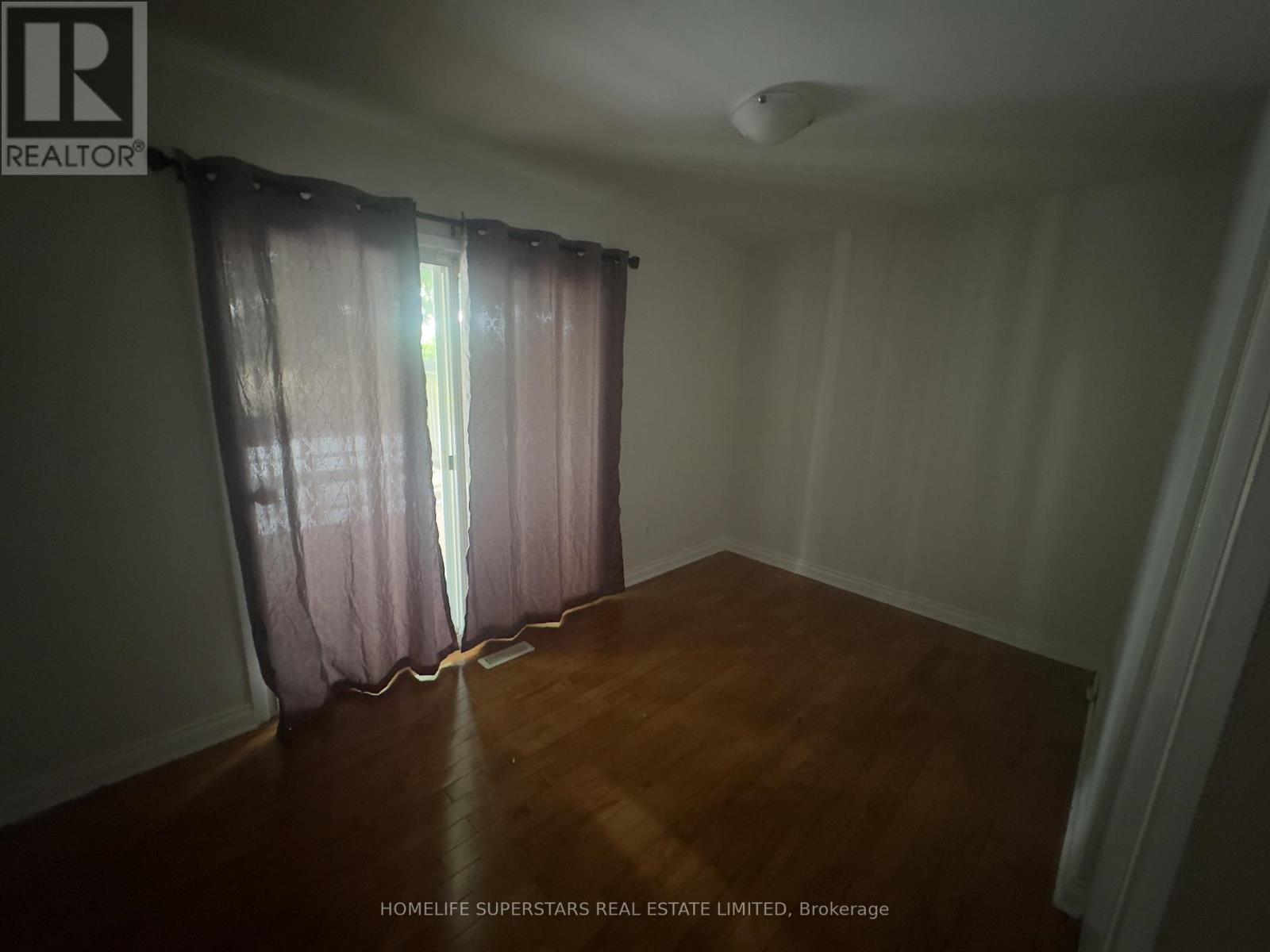 Main - 215 Archdekin Drive, Brampton, Ontario  L6V 1Y8 - Photo 5 - W12980734