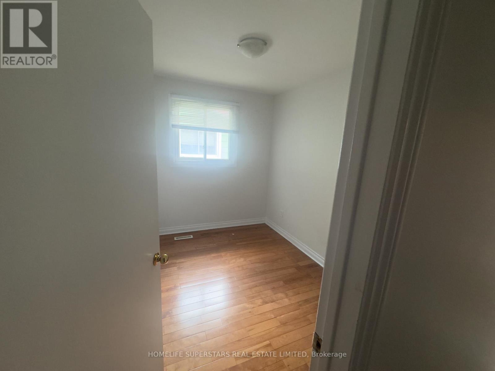 Main - 215 Archdekin Drive, Brampton, Ontario  L6V 1Y8 - Photo 6 - W12980734