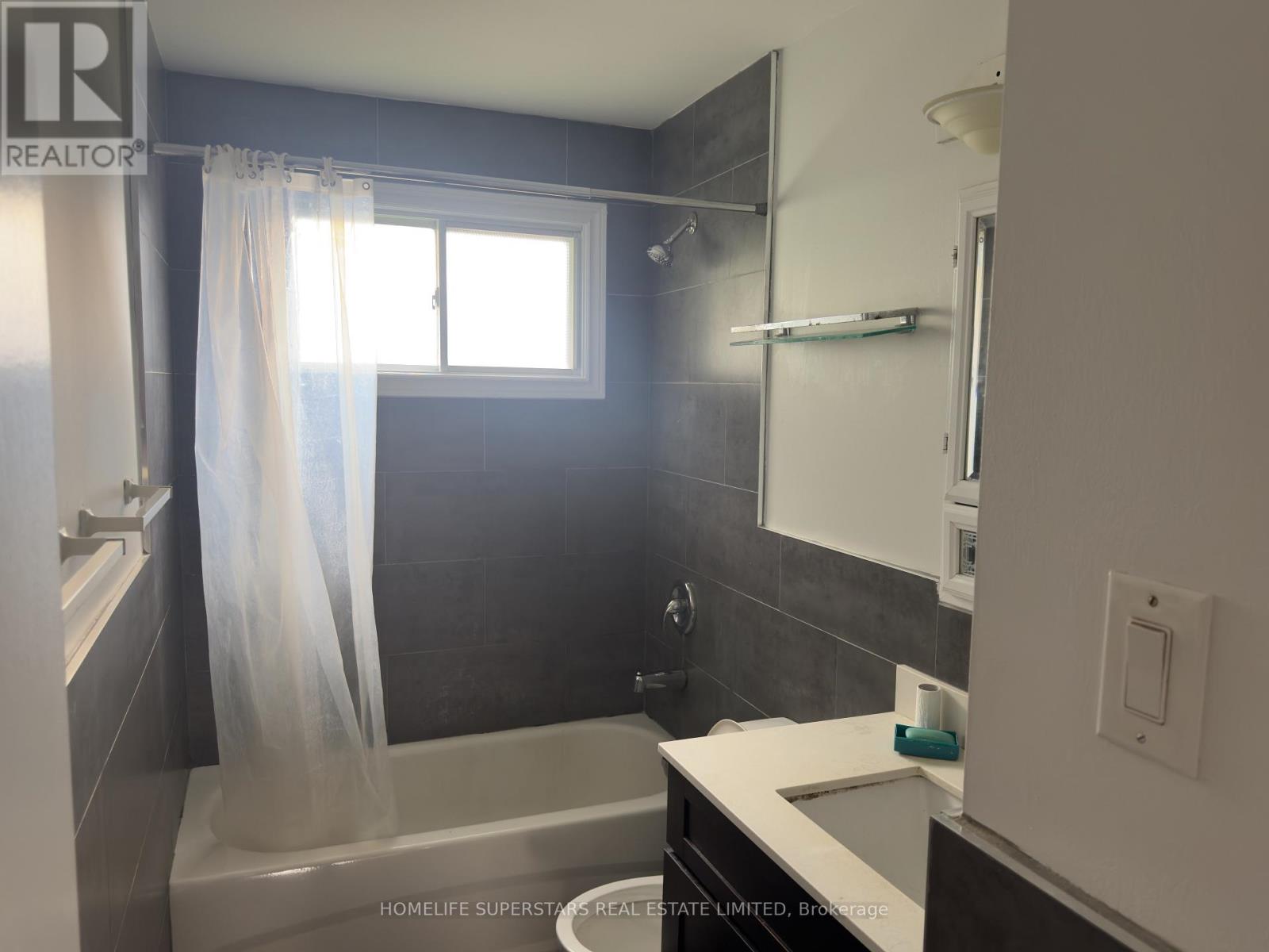 Main - 215 Archdekin Drive, Brampton, Ontario  L6V 1Y8 - Photo 8 - W12980734