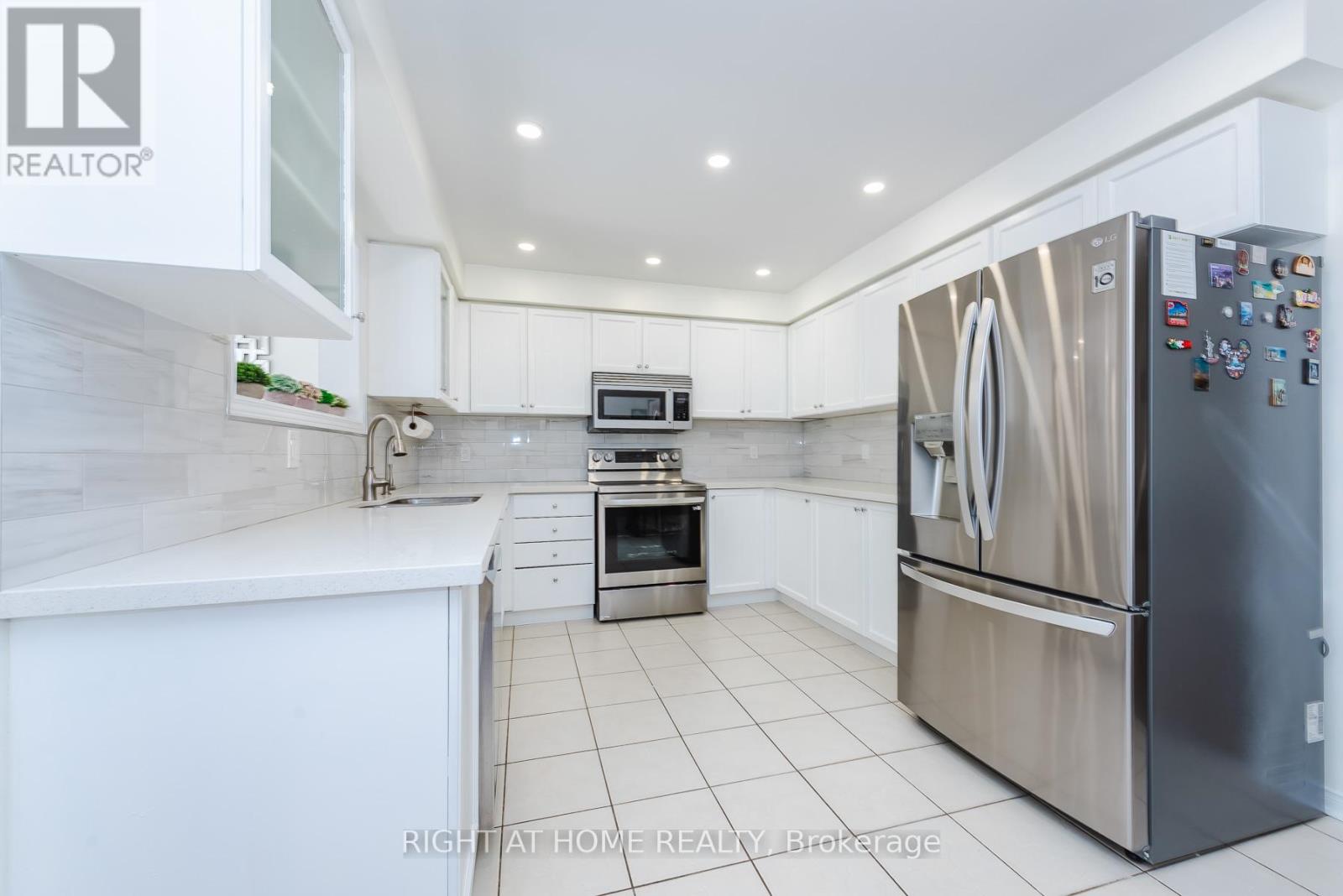 1268 Newell Street, Milton, Ontario  L9T 6C2 - Photo 10 - W12980750