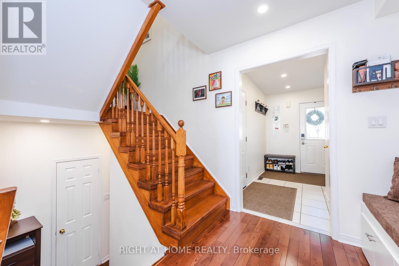 1268 Newell Street, Milton, Ontario  L9T 6C2 - Photo 5 - W12980750