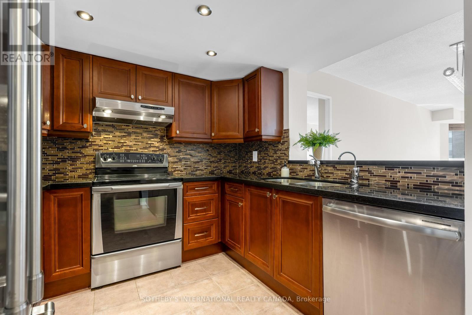 1411 - 325 Webb Drive, Mississauga, Ontario  L5B 3Z9 - Photo 11 - W12980756