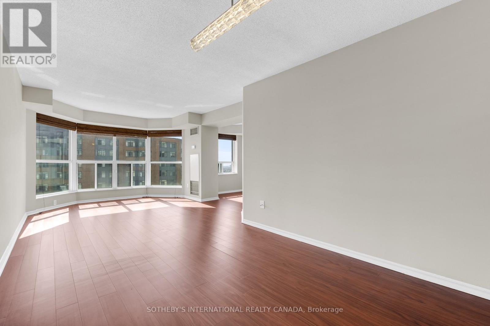1411 - 325 Webb Drive, Mississauga, Ontario  L5B 3Z9 - Photo 2 - W12980756